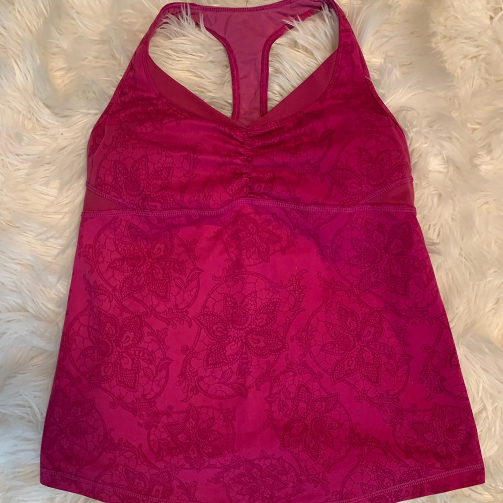 Lululemon work out tank with built in bra.